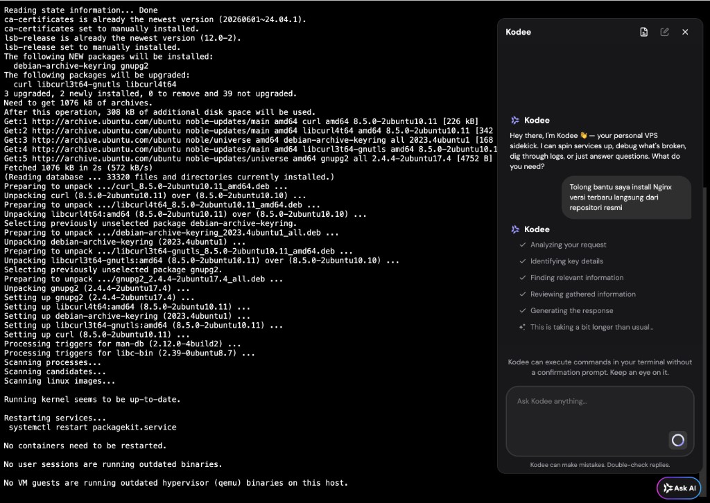 Kodee mengeksekusi perintah di terminal kiri saat proses install